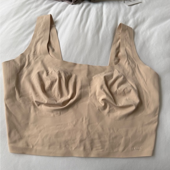 SKIMS Nude Seamless Bralette - Picture 3 of 5